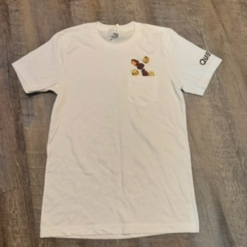 Quest Protein Peanut Butter Cup Pocket T-shirt Graphic Tee Size Medium